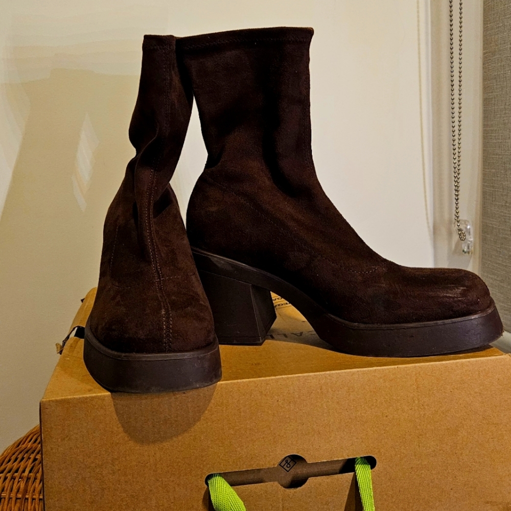 Brown Mid-calf platform heeled boots - Block heel